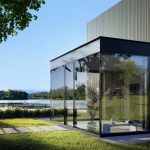 Üvegoptikás nyílászáró családi házakra Üvegoptikás nyílászárót fejlesztett családi házakra