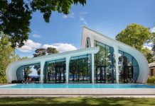 A jövő otthona újrahasznosított anyagokból. Hogyan illeszkedik a visszanyert alumínium az építészeti trendekhez és a modern épületek műszaki követelményeihez? Privát Villa, Balatonlelle, Magyarország. Használt rendszerek: MB-79N, MB-SR50N EFEKT